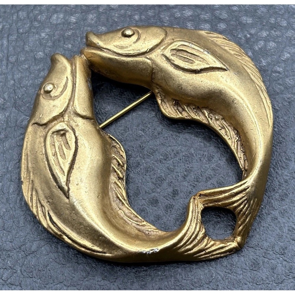 Vintage Zodiac Pisces Brushed Double Fish Brooch Pin Gold Tone